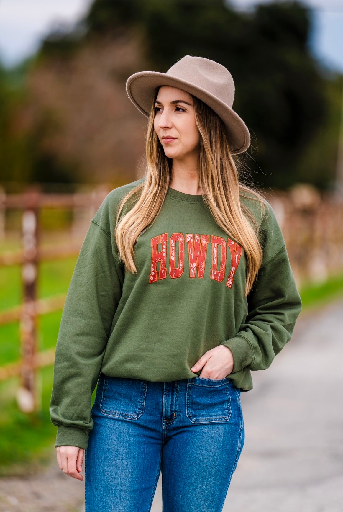 ‘Howdy’ Appliqué Green Embroidered Crewneck Sweatshirt