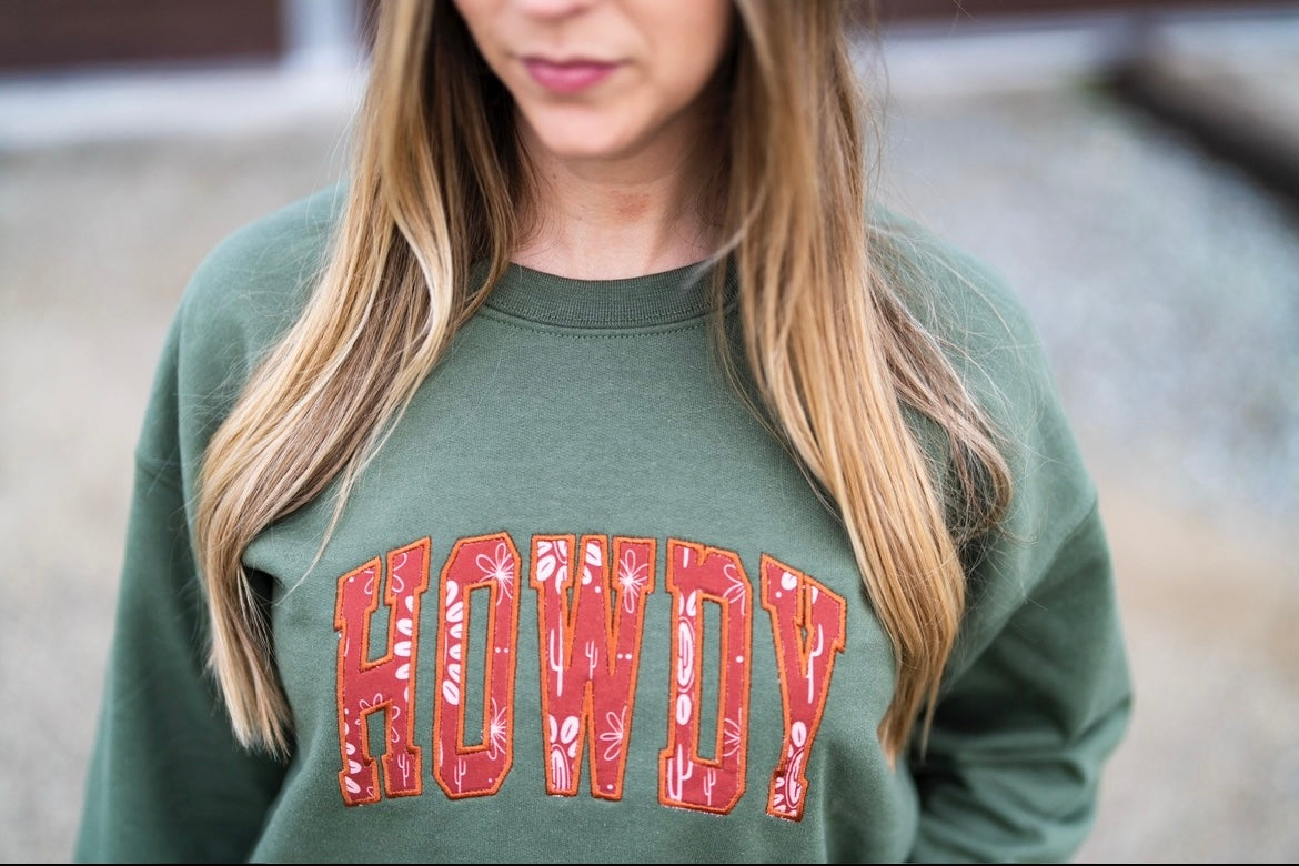 ‘Howdy’ Appliqué Green Embroidered Crewneck Sweatshirt