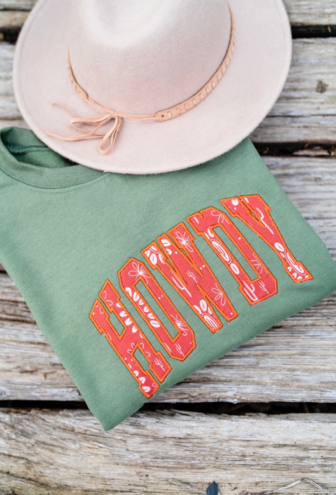 ‘Howdy’ Appliqué Green Embroidered Crewneck Sweatshirt